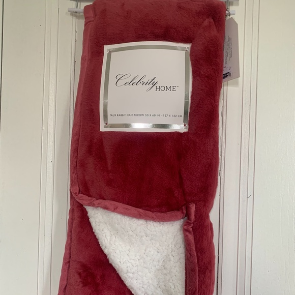 NWT faux rabbit hair throw - Picture 1 of 3